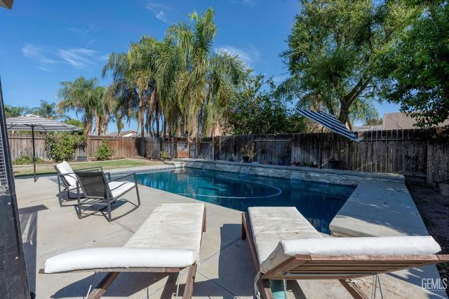 12206 Mezzadro Avenue, Bakersfield, CA 93312
