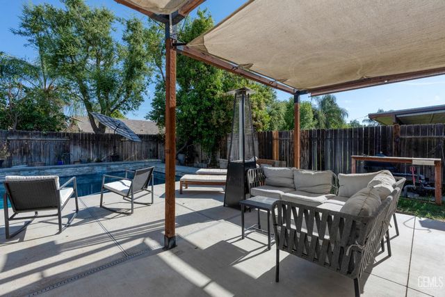 12206 Mezzadro Avenue, Bakersfield, CA 93312