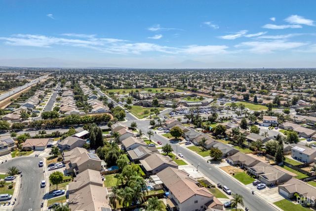 12206 Mezzadro Avenue, Bakersfield, CA 93312