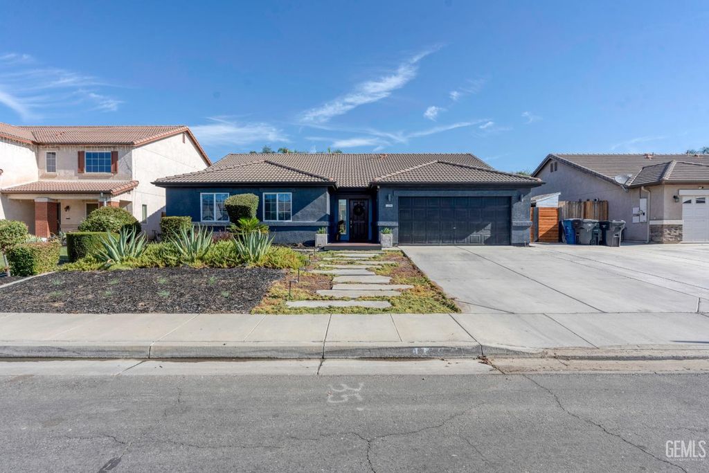 12206 Mezzadro Avenue, Bakersfield, CA 93312