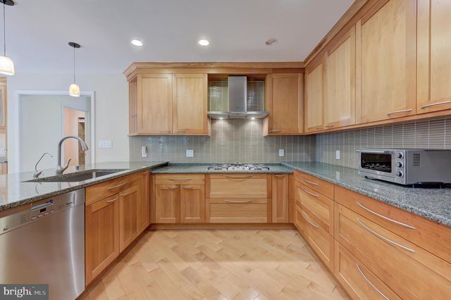 4 GUILFORD CT, Princeton Junction, NJ 08550
