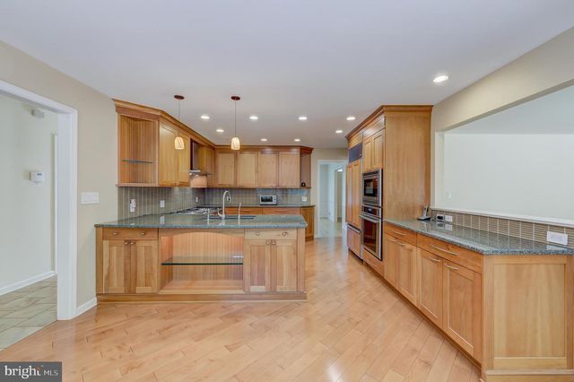 4 GUILFORD CT, Princeton Junction, NJ 08550