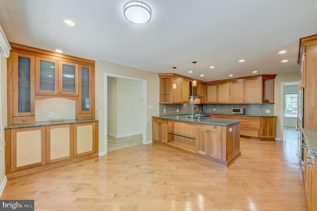 4 GUILFORD CT, Princeton Junction, NJ 08550