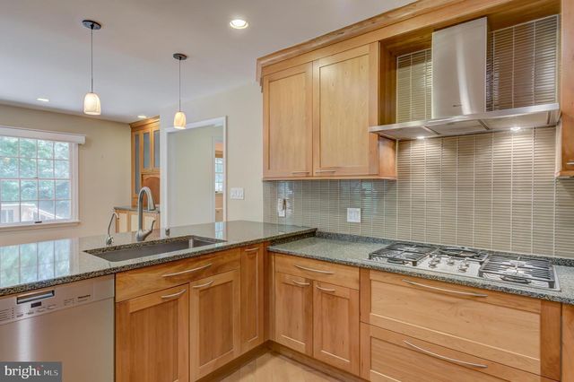 4 GUILFORD CT, Princeton Junction, NJ 08550