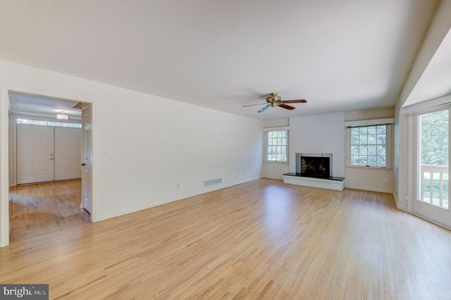 4 GUILFORD CT, Princeton Junction, NJ 08550