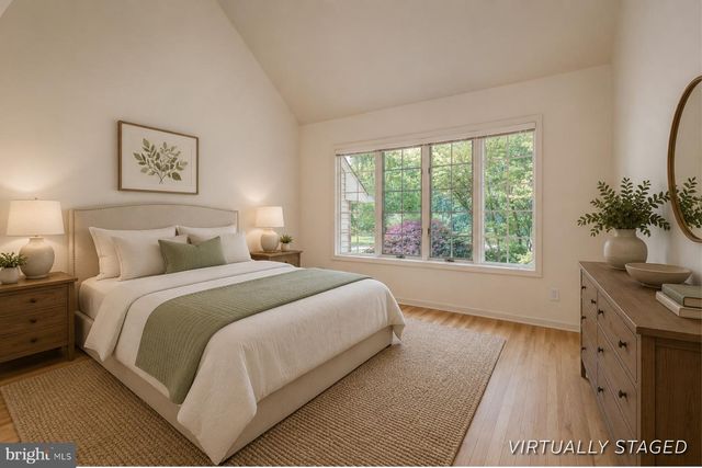 4 GUILFORD CT, Princeton Junction, NJ 08550