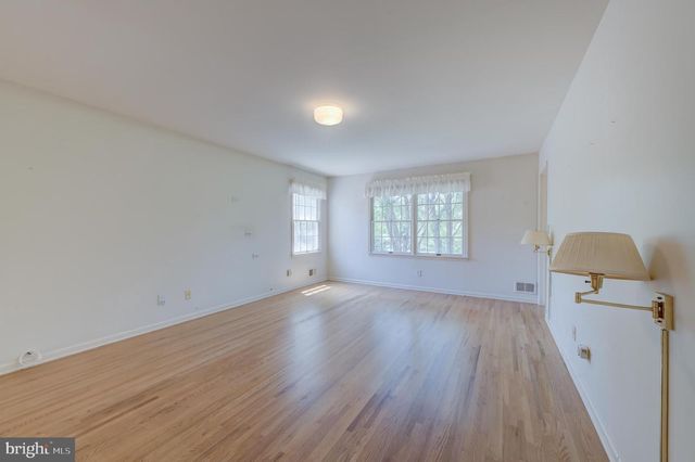 4 GUILFORD CT, Princeton Junction, NJ 08550