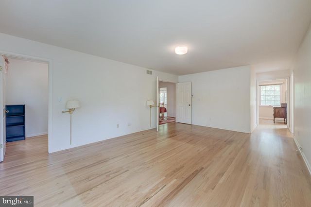 4 GUILFORD CT, Princeton Junction, NJ 08550