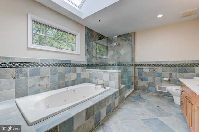 4 GUILFORD CT, Princeton Junction, NJ 08550
