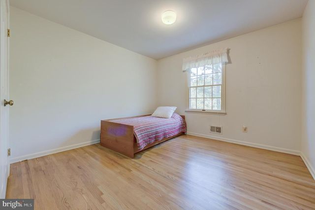 4 GUILFORD CT, Princeton Junction, NJ 08550