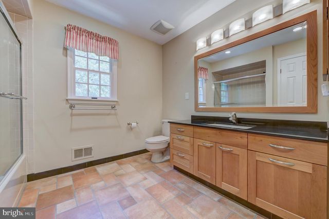 4 GUILFORD CT, Princeton Junction, NJ 08550
