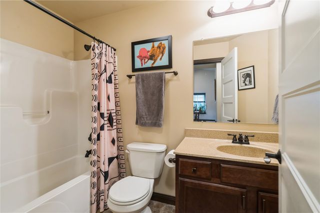 242 S Stewart St, North Liberty, IA 52317