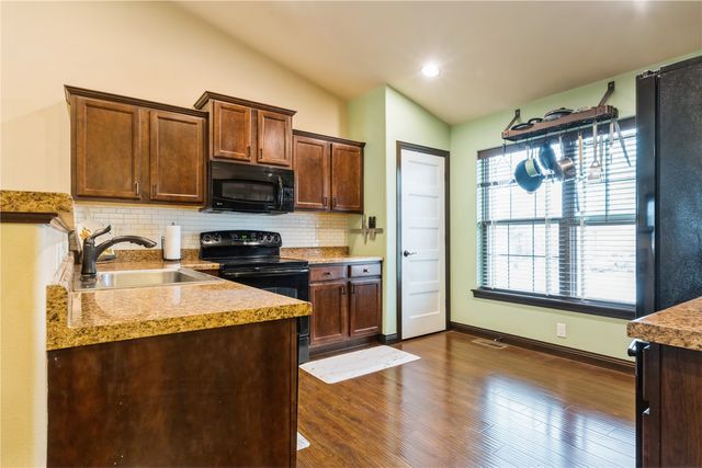 242 S Stewart St, North Liberty, IA 52317