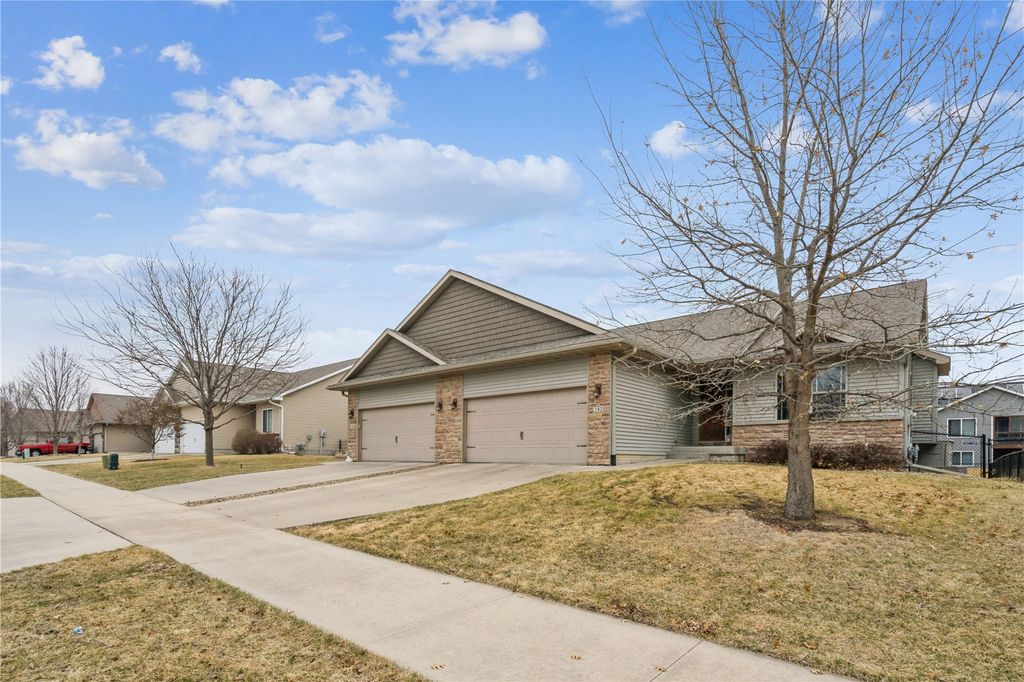 242 S Stewart St, North Liberty, IA 52317