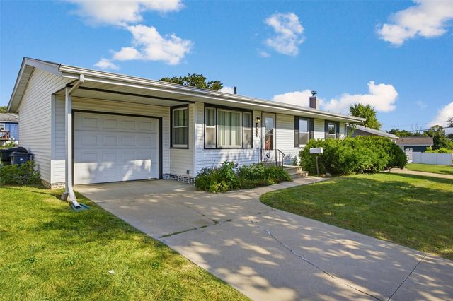5818 Eastview Avenue SW, Cedar Rapids, IA 52404