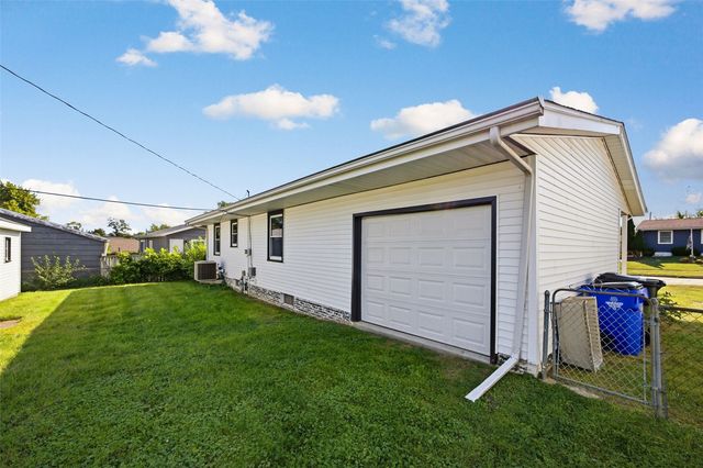 5818 Eastview Avenue SW, Cedar Rapids, IA 52404