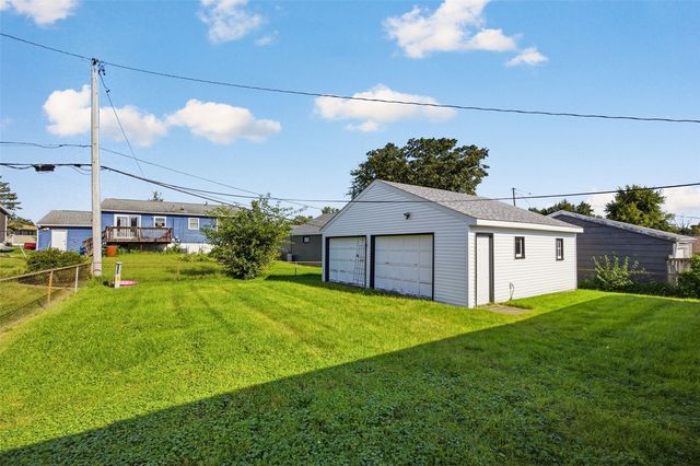 5818 Eastview Avenue SW, Cedar Rapids, IA 52404