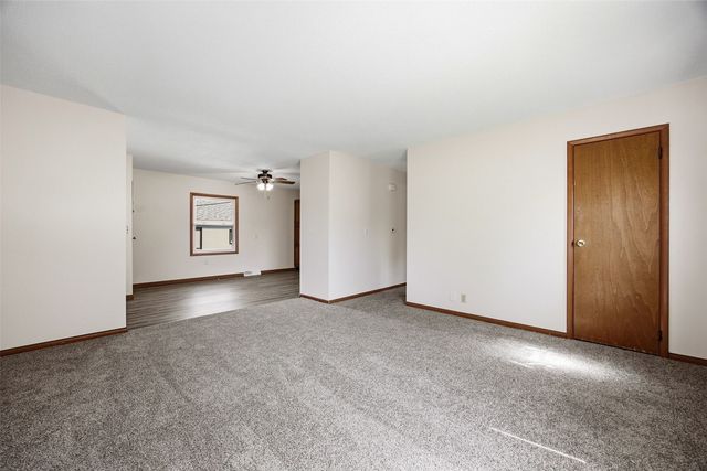 5818 Eastview Avenue SW, Cedar Rapids, IA 52404