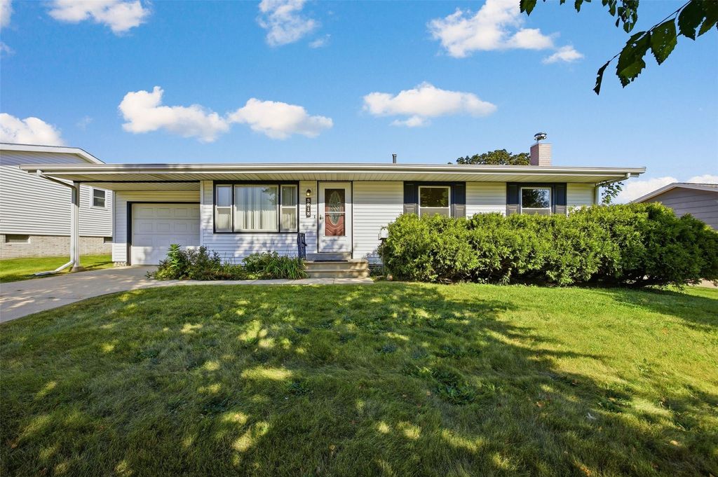 5818 Eastview Avenue SW, Cedar Rapids, IA 52404