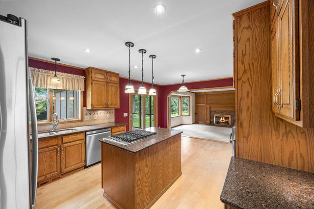 8941 Hunters Trail, Woodbury, MN 55125