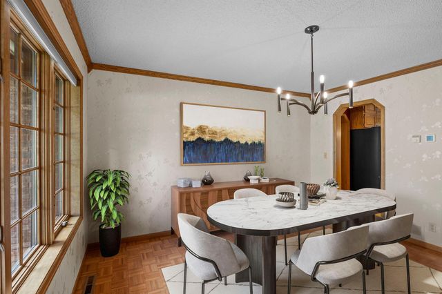 8941 Hunters Trail, Woodbury, MN 55125