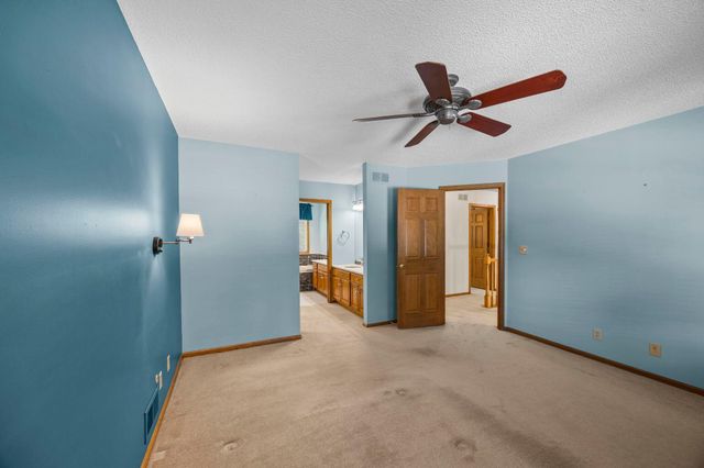 8941 Hunters Trail, Woodbury, MN 55125