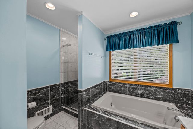 8941 Hunters Trail, Woodbury, MN 55125