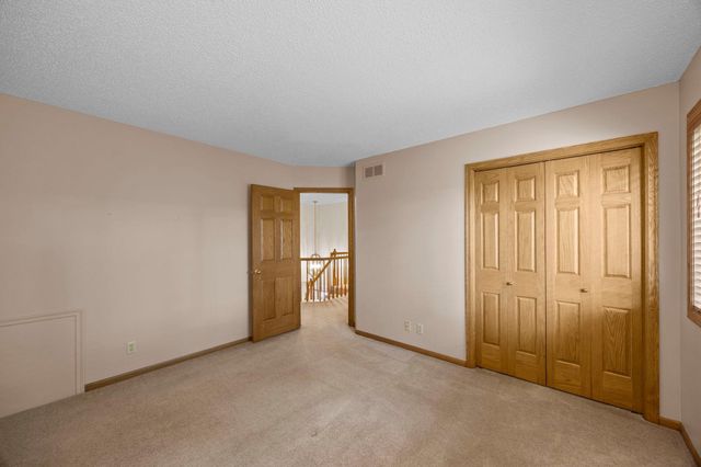 8941 Hunters Trail, Woodbury, MN 55125