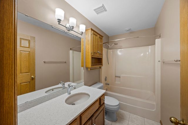 8941 Hunters Trail, Woodbury, MN 55125