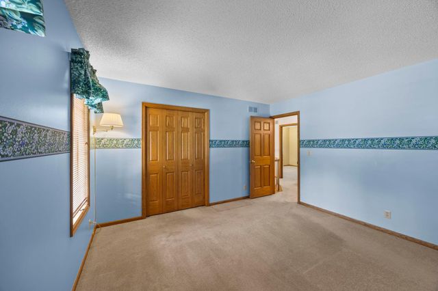 8941 Hunters Trail, Woodbury, MN 55125