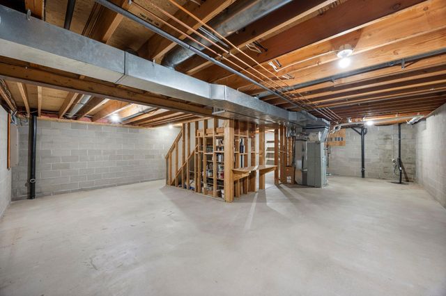 8941 Hunters Trail, Woodbury, MN 55125