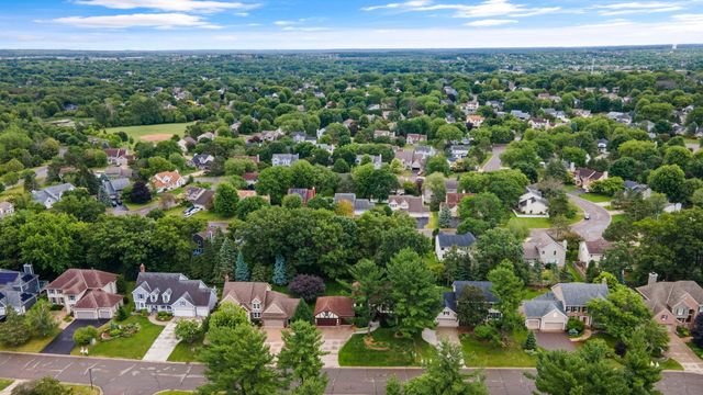 8941 Hunters Trail, Woodbury, MN 55125