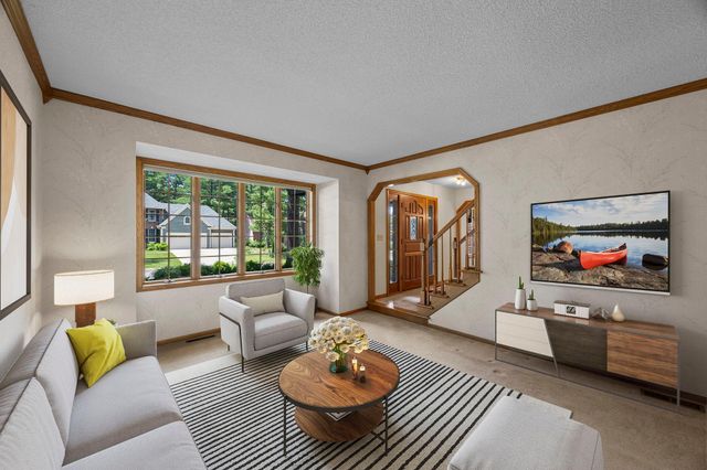 8941 Hunters Trail, Woodbury, MN 55125