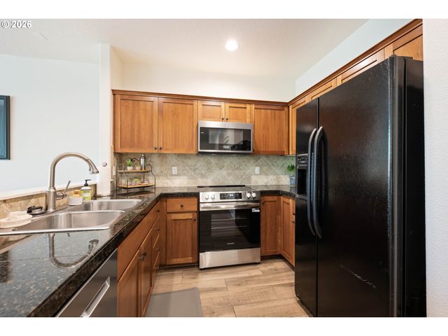 16193 Nw HILDAGO Ln, Portland, OR 97229