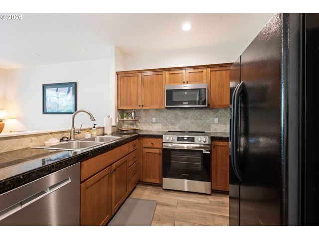 16193 Nw HILDAGO Ln, Portland, OR 97229