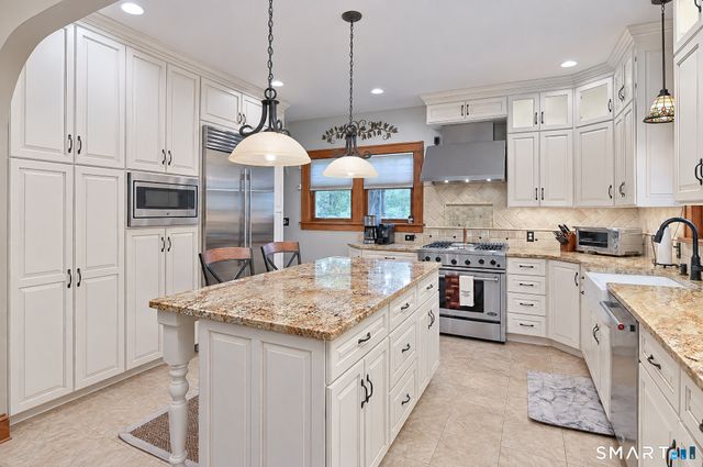 72 Dodgingtown Road, Bethel, CT 06801