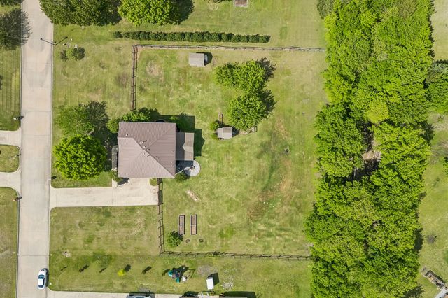 805 Lake Shadow Drive, Lavon, TX 75166