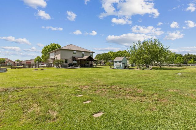 805 Lake Shadow Drive, Lavon, TX 75166