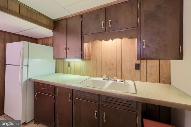 2143 BROCKTON RD, Lancaster, PA 17601