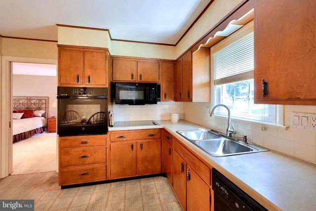 2143 BROCKTON RD, Lancaster, PA 17601