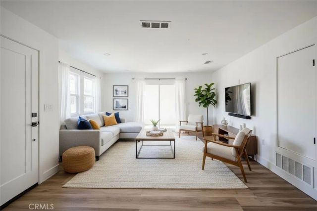 4814 Hedda, Lakewood, CA 90712