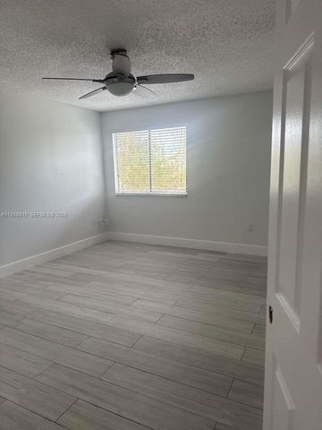 10034 SW 221st St, Cutler Bay, FL 33190