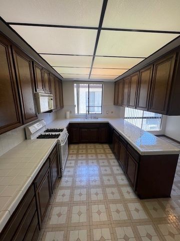 4454 Ventura Canyon Avenue 304, Sherman Oaks, CA 91423