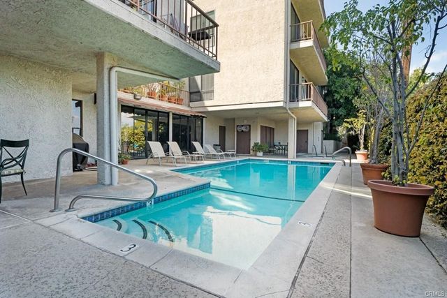 4454 Ventura Canyon Avenue 304, Sherman Oaks, CA 91423