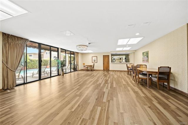 4454 Ventura Canyon Avenue 304, Sherman Oaks, CA 91423