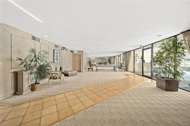 4454 Ventura Canyon Avenue 304, Sherman Oaks, CA 91423