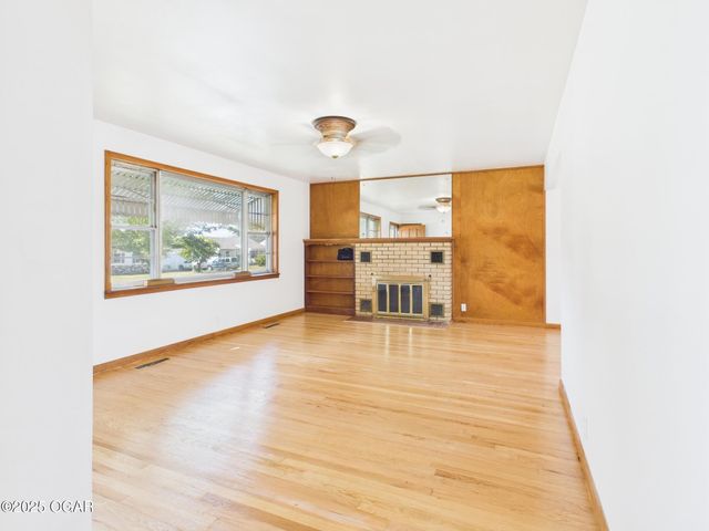 2803 Grand Avenue, Joplin, MO 64804