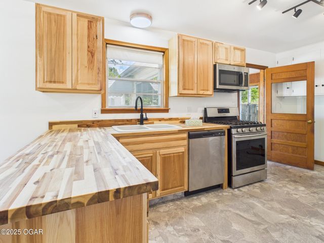 2803 Grand Avenue, Joplin, MO 64804