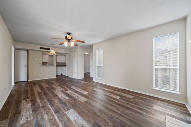 18519 Egret Bay Boulevard 1706, Webster, TX 77058