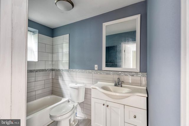 35 S ASHMEAD PL S, Philadelphia, PA 19144